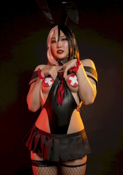 动漫女被黄漫扒衣