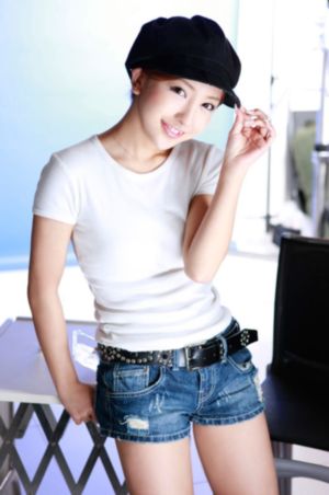 老师美女被吸乳得到大胸动漫