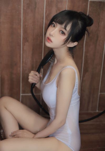 女法官