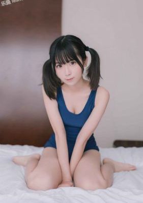 厨房掀起老师裙子挺进去视频