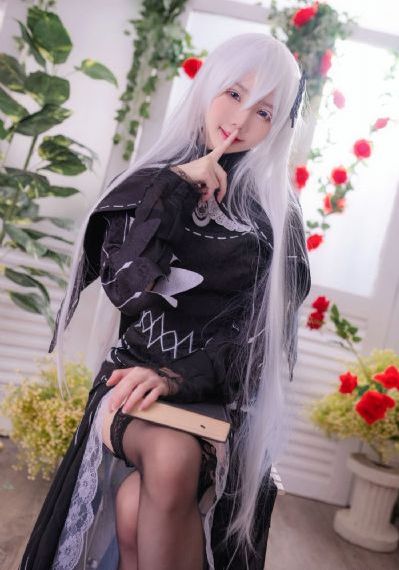 年轻的女教师在线