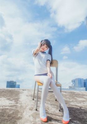她房间里的云