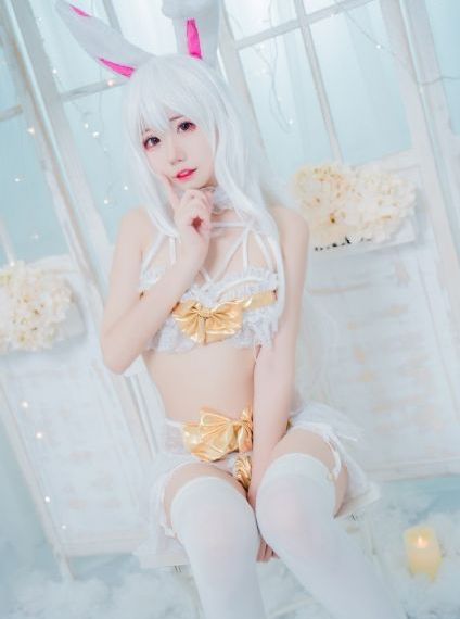 丰满双乳秘书被老板狂揉捏hd
